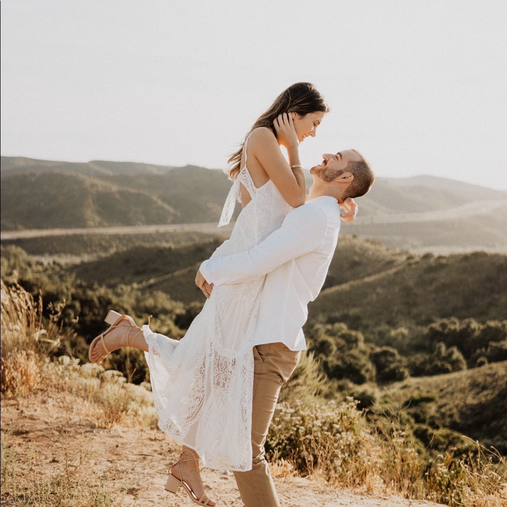 White lace dress - perfect for bride-to-be - Picture 2 of 6